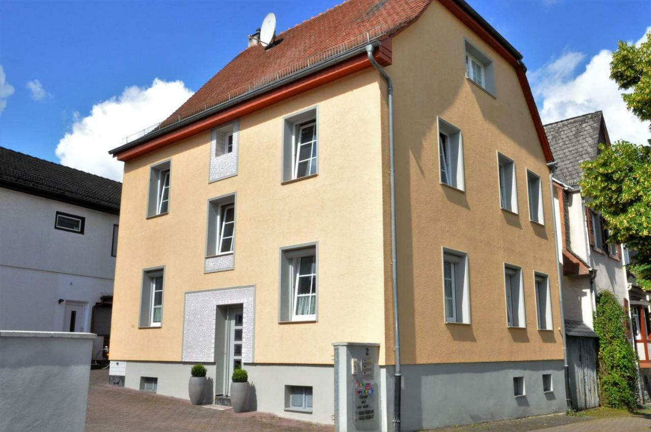 Apartmenthaus Am Zimmerplatz Хофхайм ам Таунус Екстериор снимка